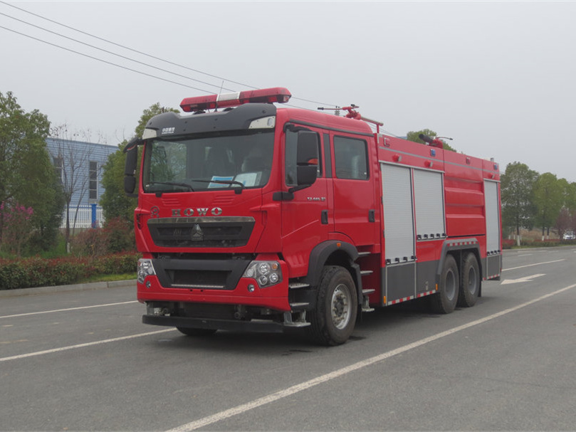 10吨重汽豪沃干粉泡沫联用消防车